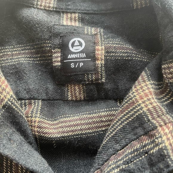 Amnesia Grey & Tan Plaid Flannel Shirt Size Small - Picture 5 of 8